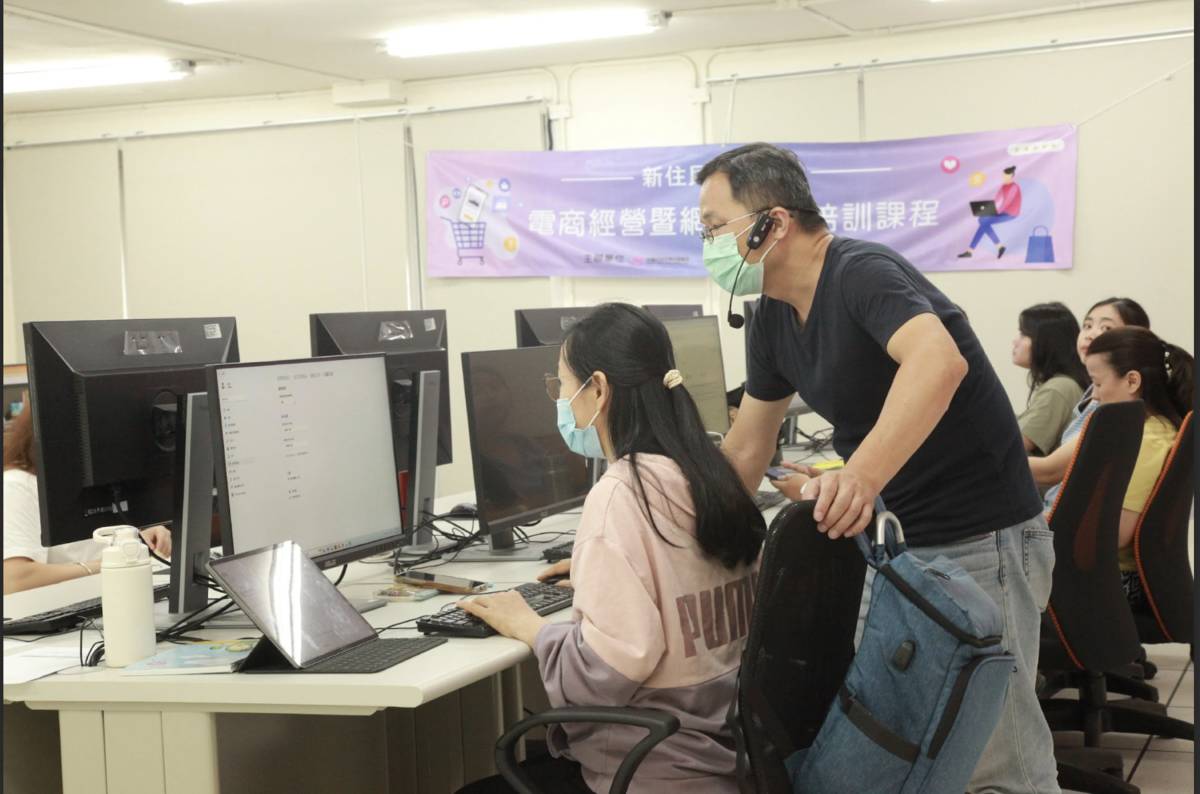 員們聚精會神聆聽講解積極投入每一堂實作課程