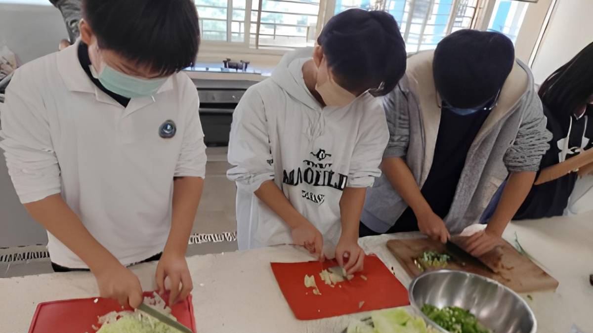 112 學年度「健康促進學校輔導計畫前後測成效評價成果報告評選」佳作－臺北市立格致國民中學－食農教育動手做料理