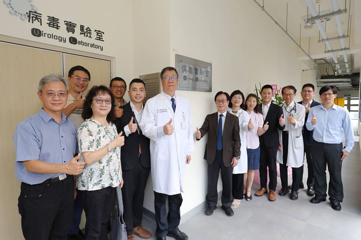成大醫學院攜手偉喬生醫打造「（BSL-2）病毒實驗室」7 月 25 日進行揭牌典禮