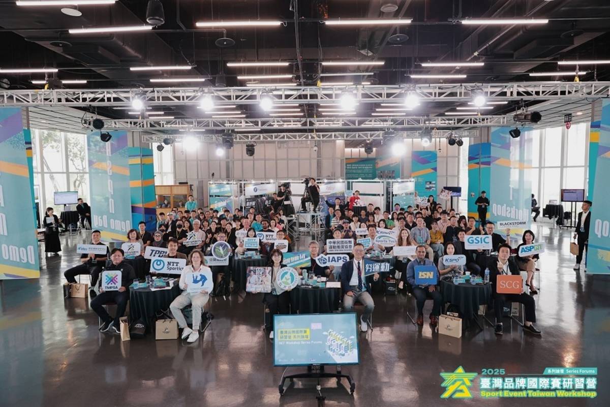 體育署今(25)日舉行「2025臺灣品牌國際賽研習營系列國際論壇(第3場)」全體合影