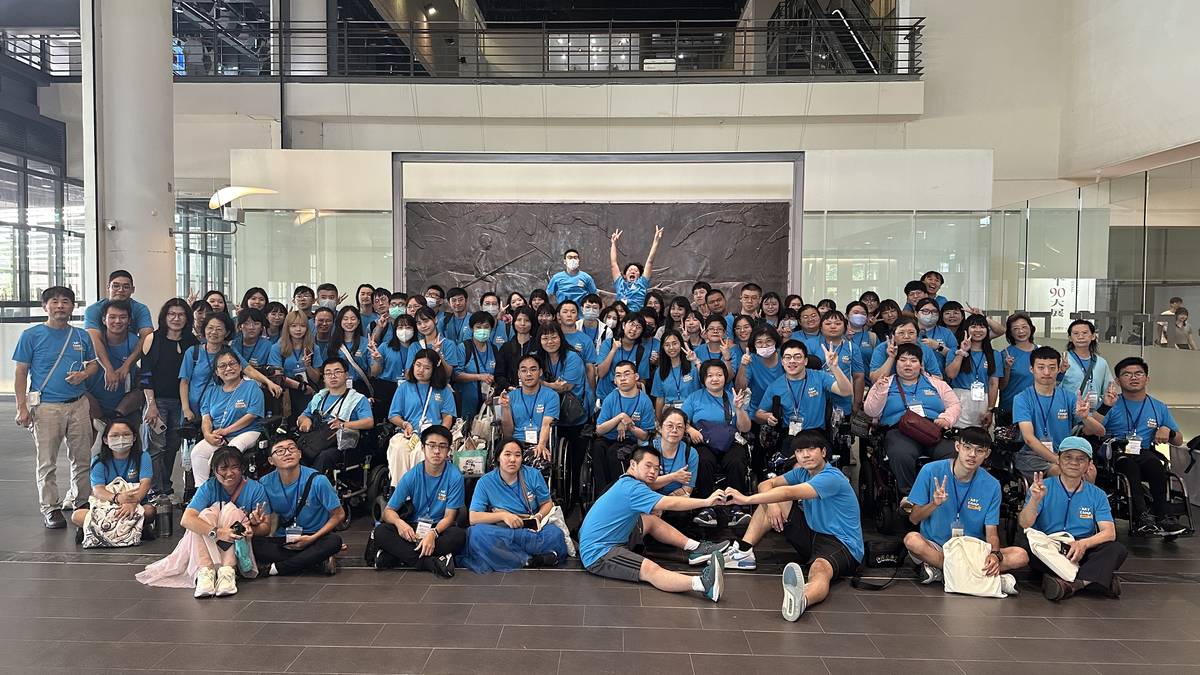 夏令營學生參訪國立臺灣美術館接受美學洗禮