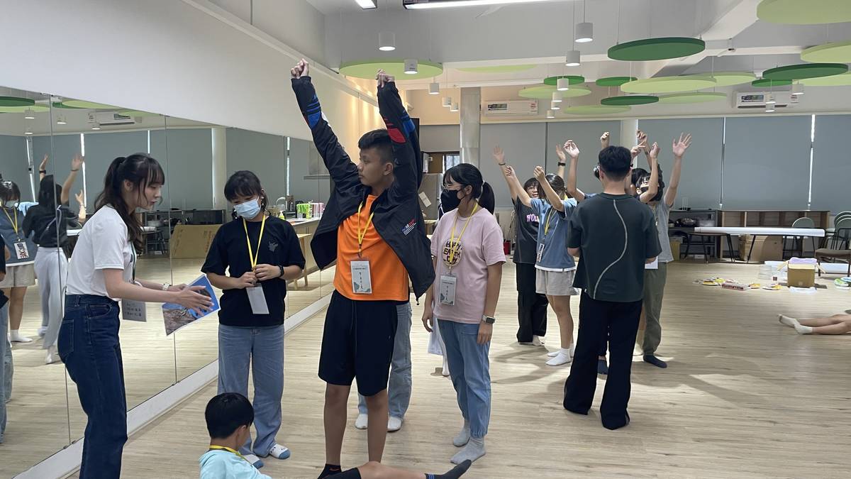 北藝大攜手寶桑國中推美術營玩出新視野(照片由北藝大團隊提供)