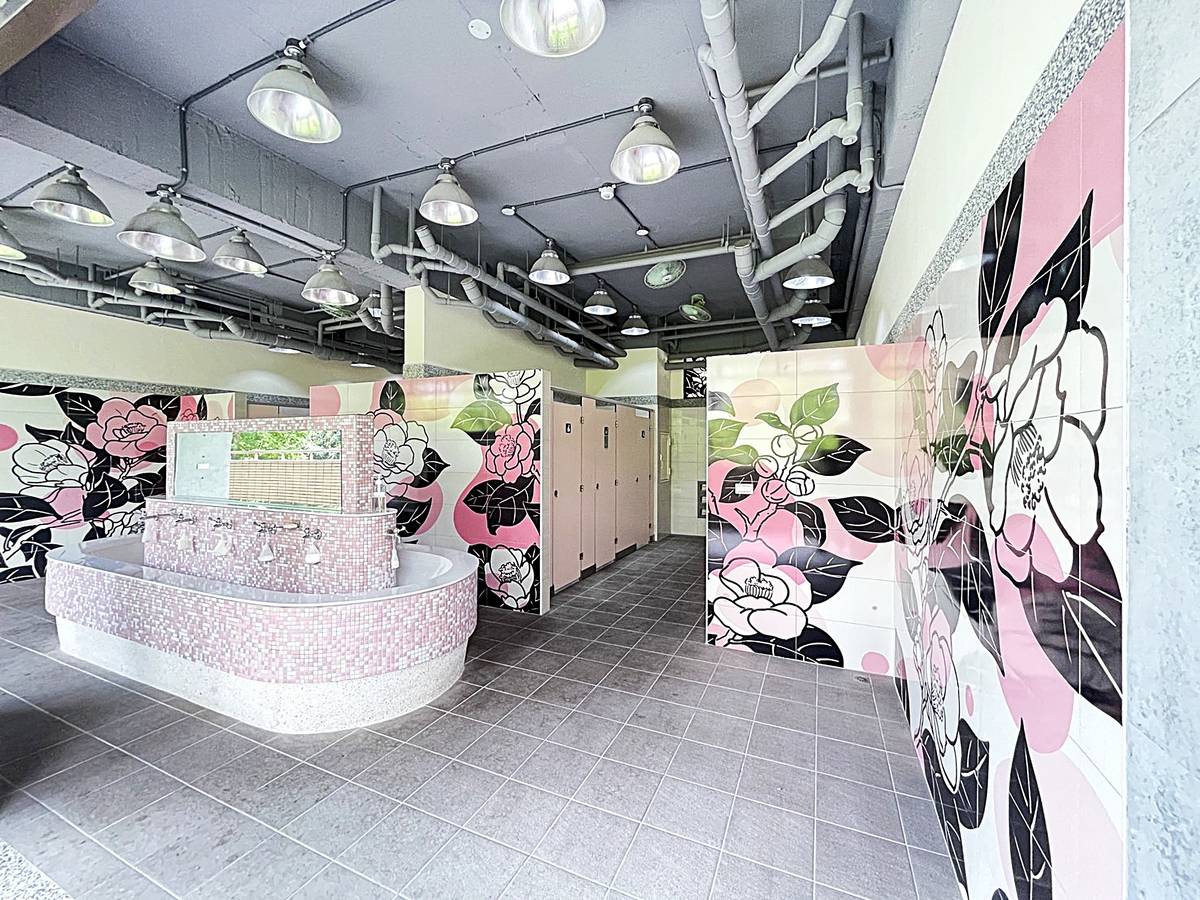 中信國小永信樓2樓茶花風格主題牆面
