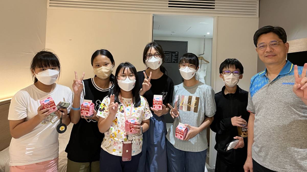 賴文宗校長與學生聊韓國交流收穫