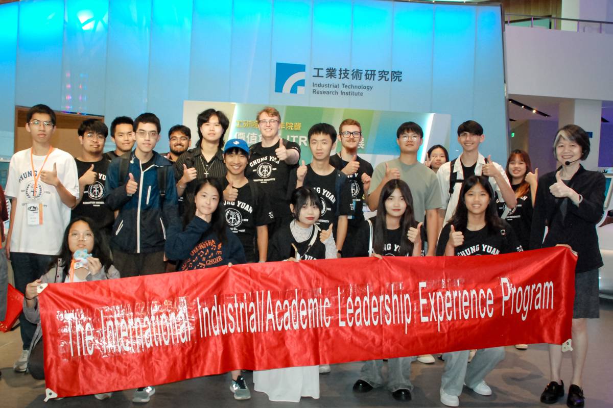 營隊安排學員參訪工業技術研究院。(中原大學提供)
