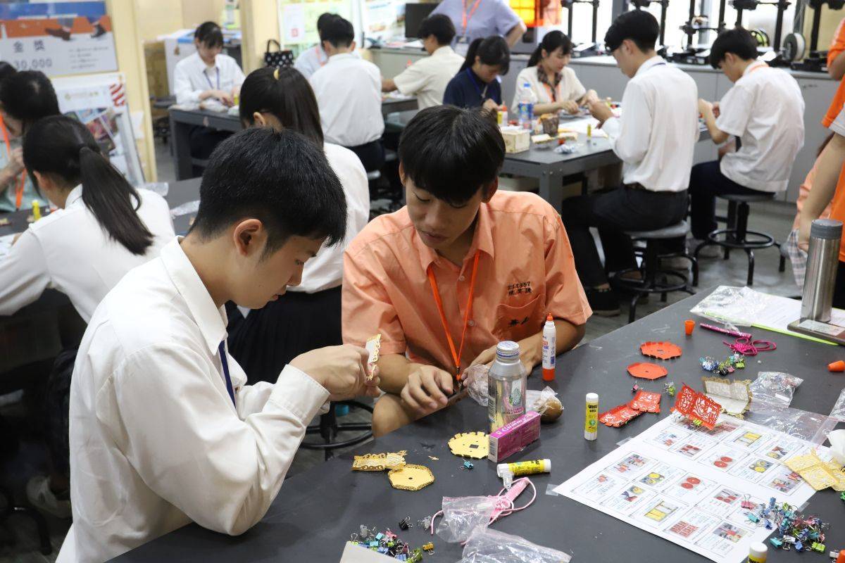 日本廣島姐妹市師生參訪桃園壽山高中，體驗手作文化課程