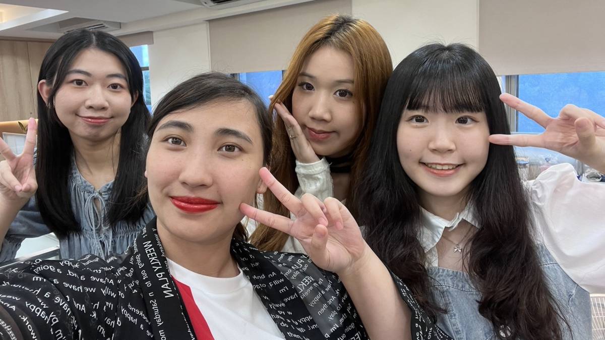 與可愛的實習生們合照~