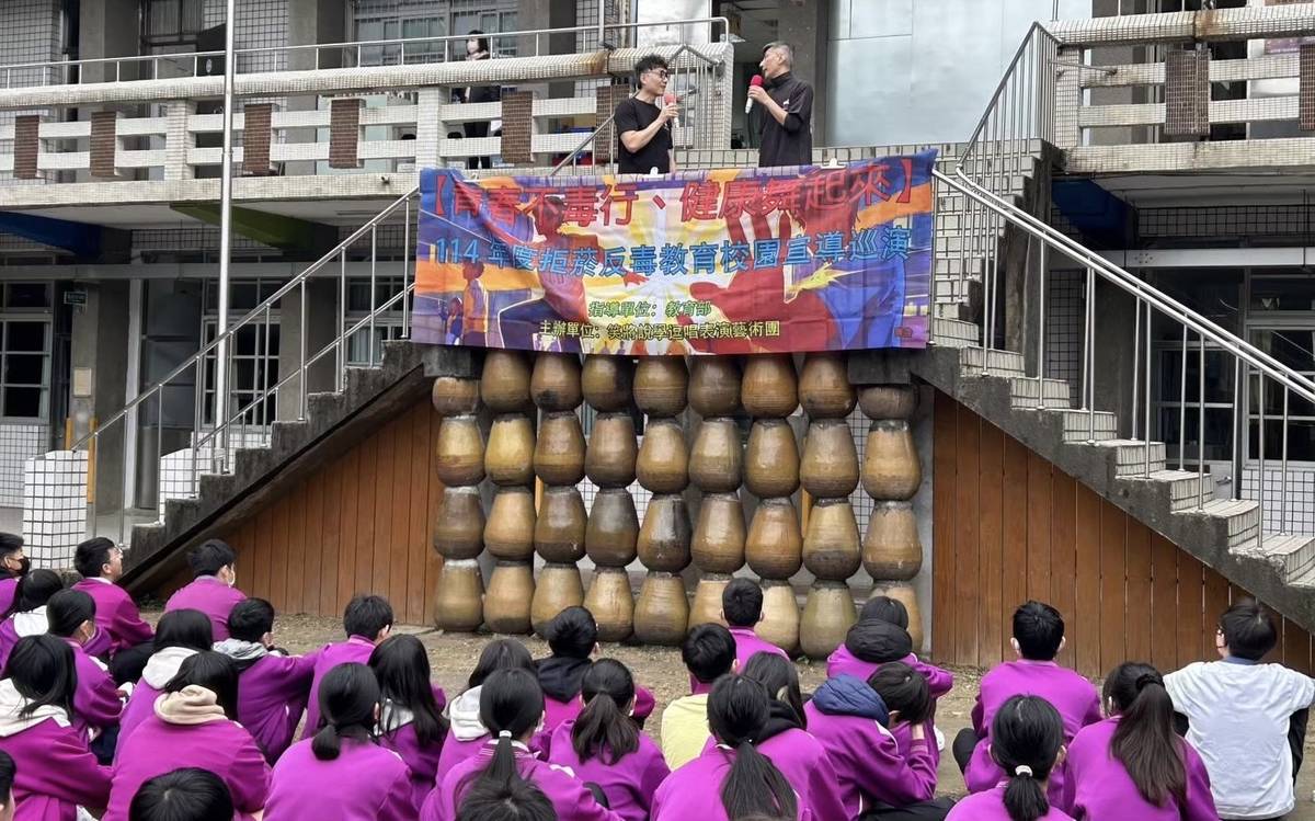112學年度校園菸檳危害防制教育介入輔導計畫「網紅就是你」-國中組-佳作-             新北市立鶯歌國民中學 -拒菸反毒校園巡迴演出