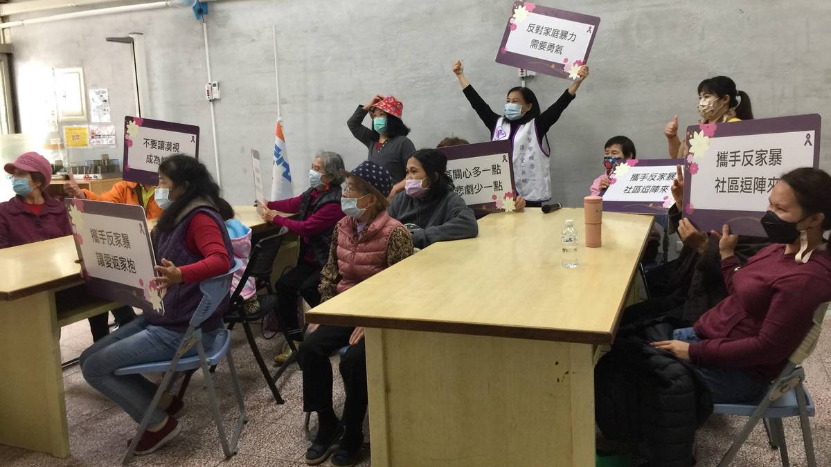 花蓮縣新住民學習中心培訓新住民擔任防暴宣講師為長者開設防暴課程