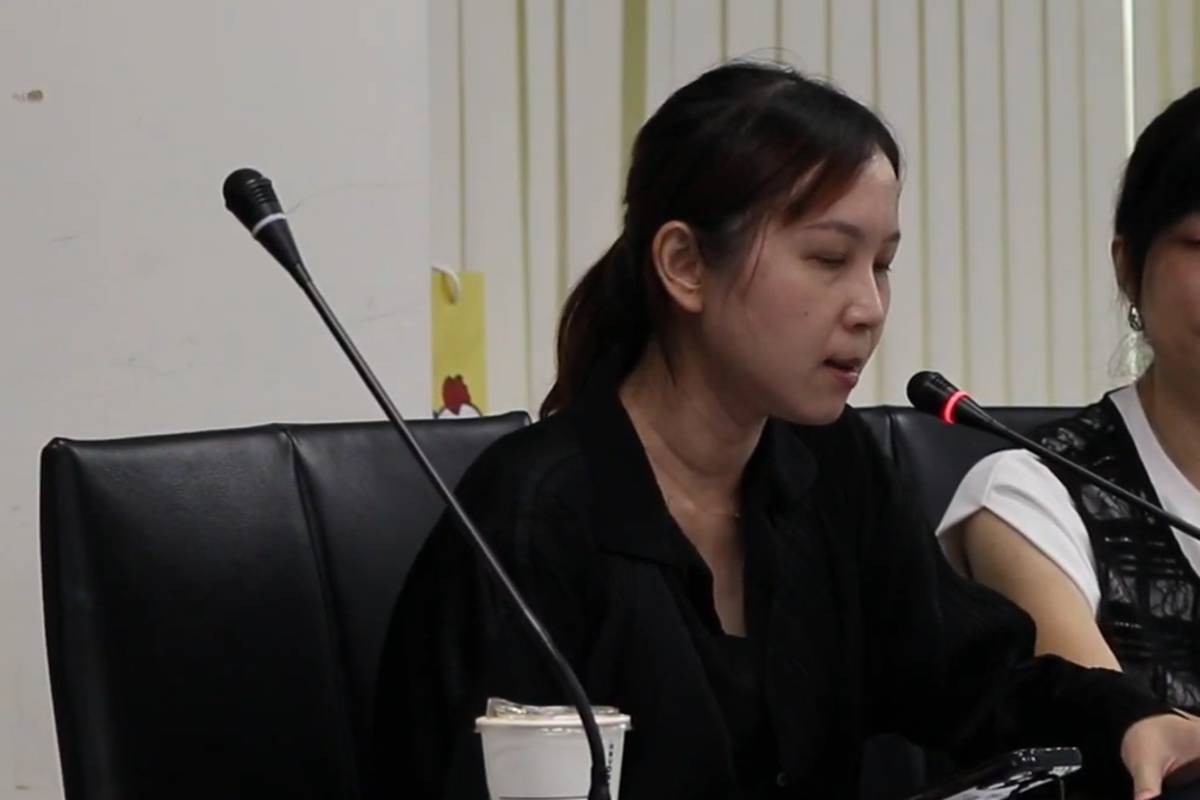 出院計畫護理師周詩容表示，透過團隊協助安排居家服務與喘息服務，減輕家屬壓力

