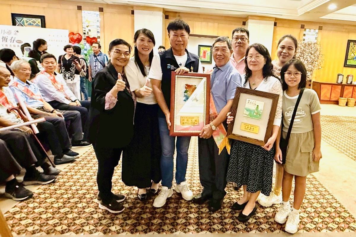 來自成功鎮的張天賀，95年榮獲全國傑出漁民殊榮，退休後，投入慈濟志工行列，積極參與社會公益與慈善服務。