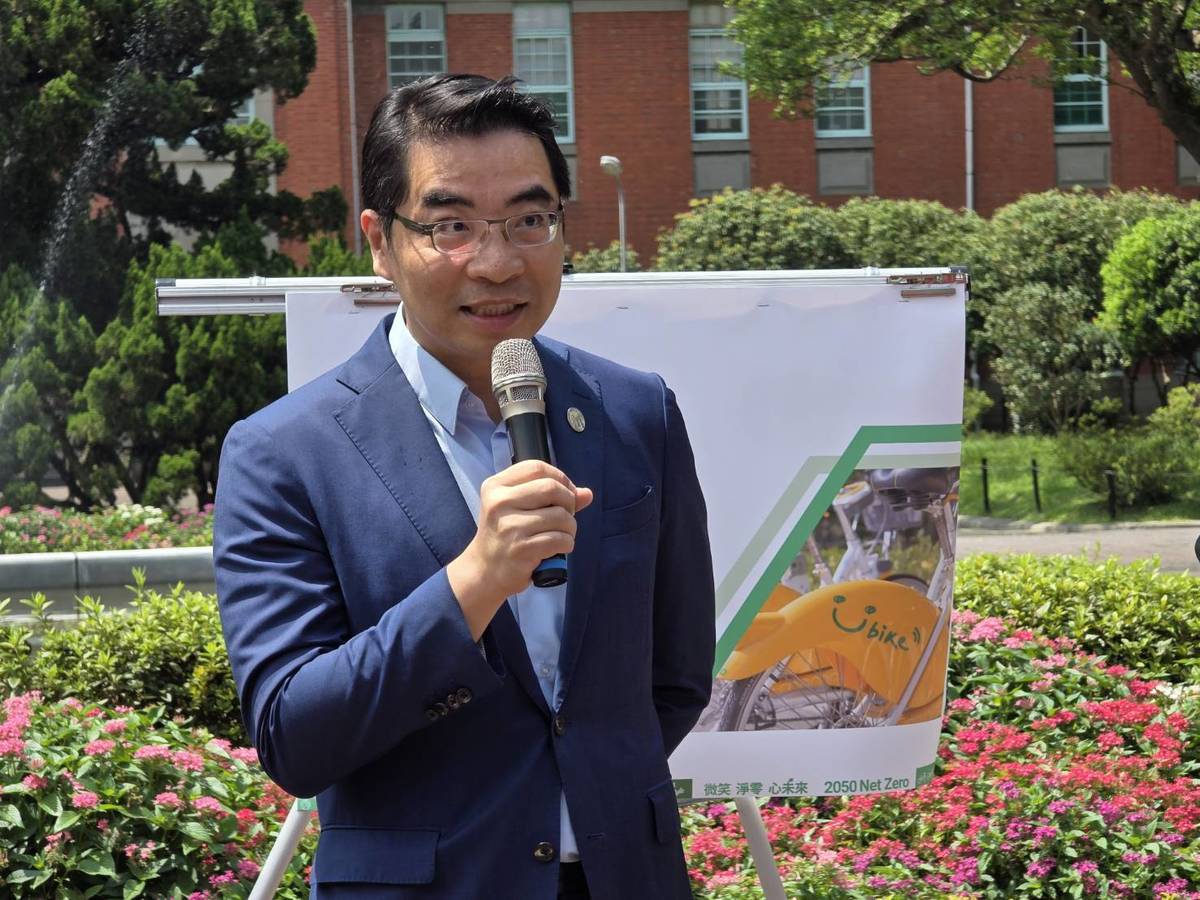 臺灣大學總務長廖文正表示，學校正在推動校園無車化，YouBike2.0將是重要配套之一