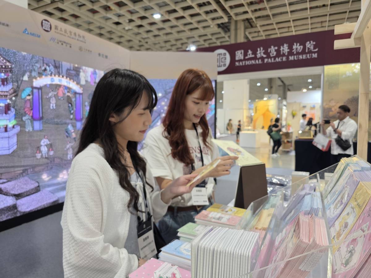 三麗鷗×故宮夢幻聯名商品（故宮提供）。