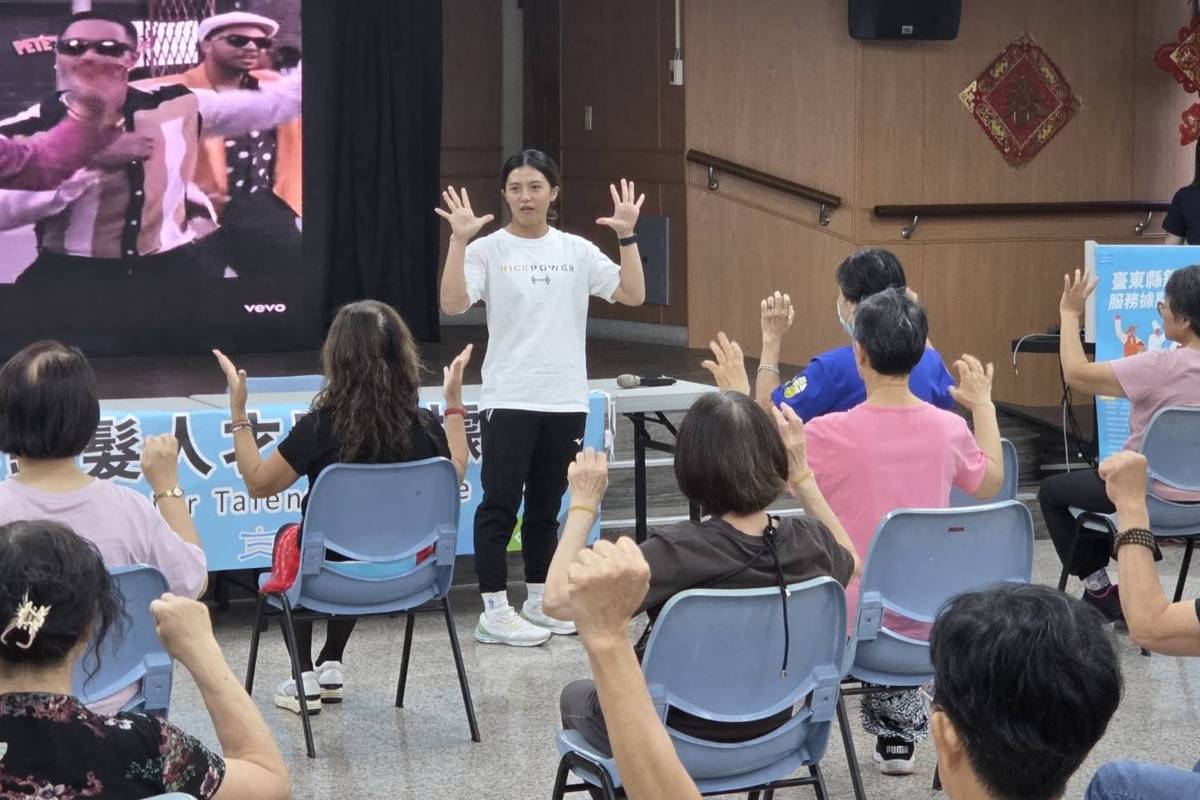 這次「樂活體能」課程，以「促進健康、強化職能、活躍老化」為核心目標，教練透過溫和、適性的運動設計，協助長者提升身體機能與自信心。
