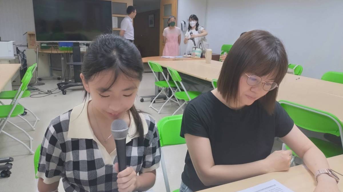 校園小主播：日新國小 曾雅祺 老師、陳芯卉 同學 談 ~ 家鄉故事繪本