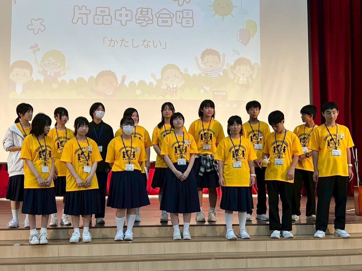 片品中學學生演唱日本歌謠