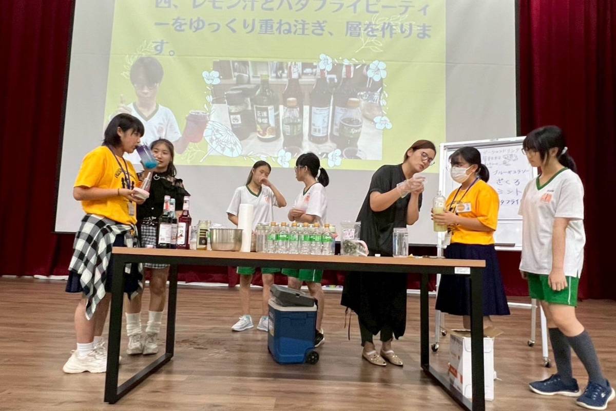 日本群馬縣片品中學學生參訪北市西松實驗國中，體驗飲品DIY

