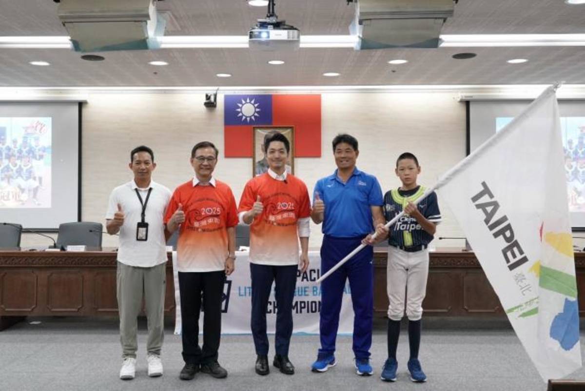 臺北市東園國小少棒隊今(7)日啟程前往美國威廉波特，北市府舉辦授旗典禮