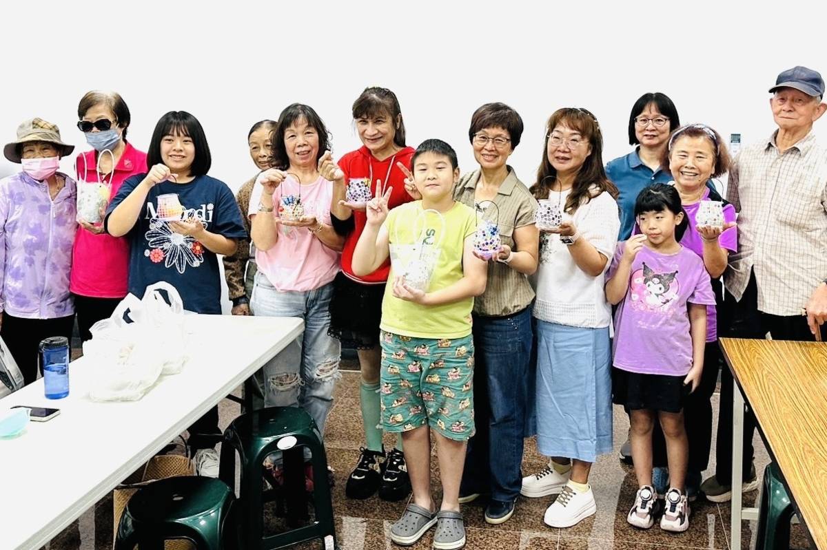 臺東縣114年客語家庭計畫親子共學活動，在成功鎮海洋教室熱鬧舉行，大家開心展示成果。