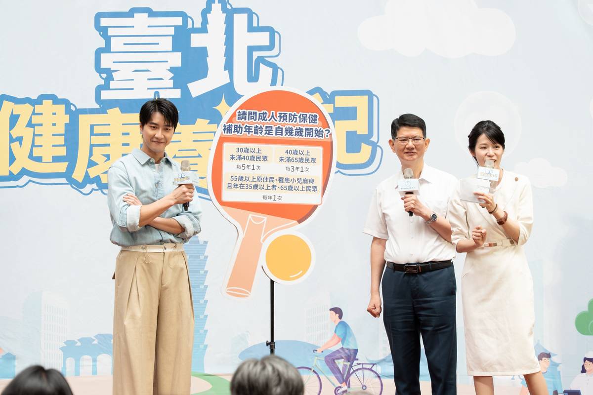 江宏傑(左一)擔任慢性病防治大使，與民眾一同挑戰健檢及健康識能闖關任務