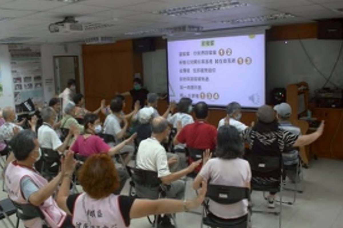 長者熟悉的歌曲，融入「家屬同樂」、「懷舊」及「數字反應」等趣味設計