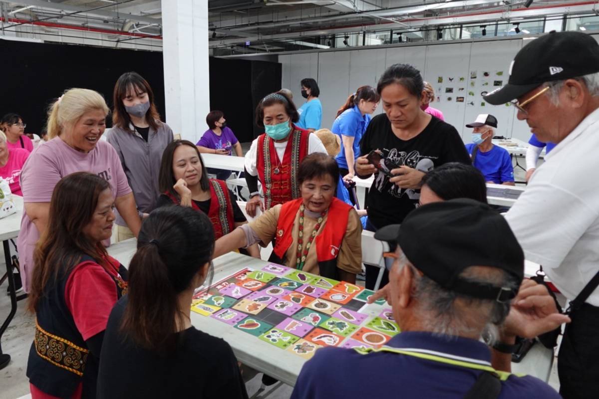臺東縣原住民族文化健康站舉辦桌遊工作坊，內容設計豐富有趣，現場長者笑聲不斷。

