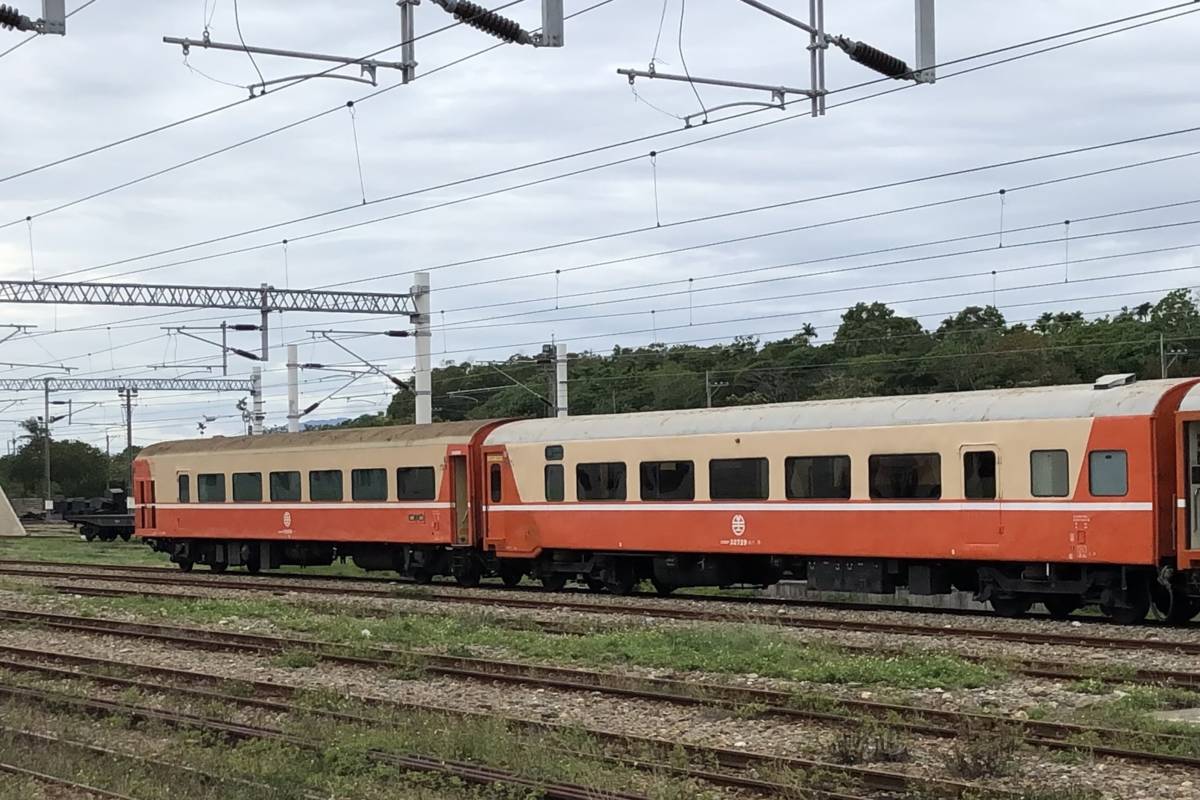 因應楊柳颱風陸上警報發布，花東各班次列車全部停駛。