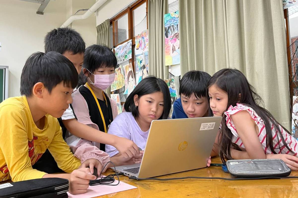 「我是AI探索家」體驗營引導學生學習使用AI工具，從中培養提問力、觀察力與創造力