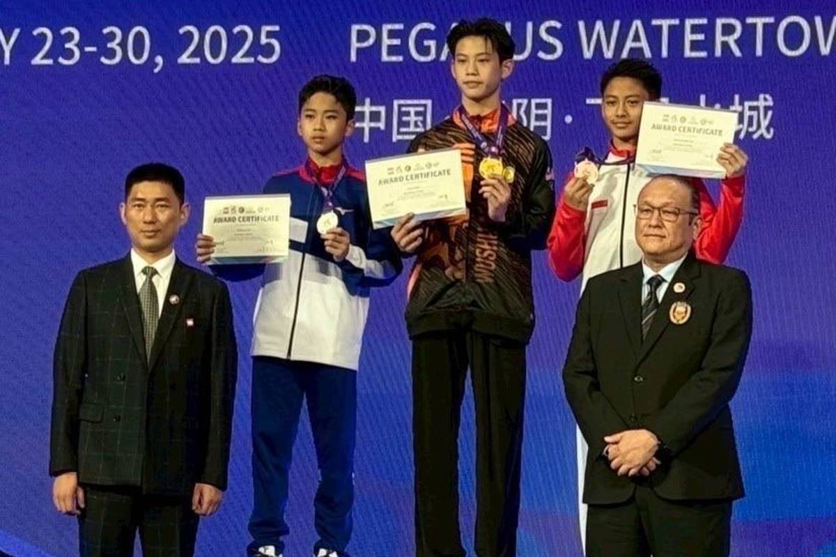 彭淮祈（左二）在少年組男子刀術項目，以9.330分的高分脫穎而出
