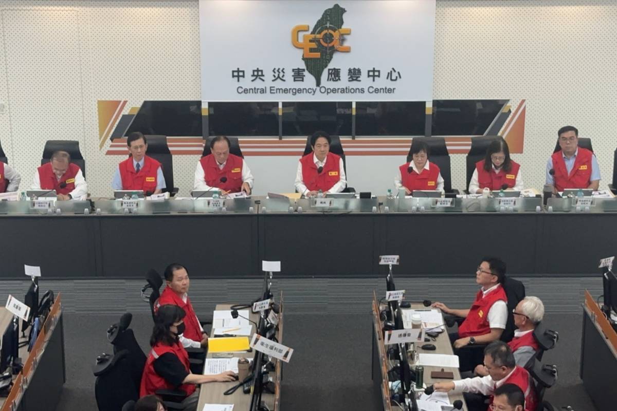 賴清德總統視察中央災害應變中心。(消防署提供)