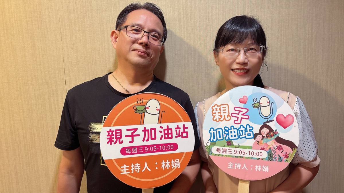 王俊隆老師(左)和淑嬪老師(右)