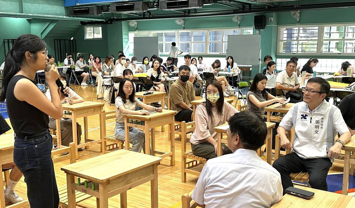 局長陪新進教師體驗一堂高效互動課程