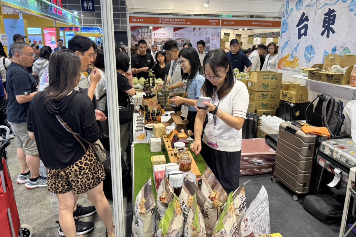臺東縣工商發展投資策進會率領多家臺東在地優秀業者及特色產品前進香港，參加美食博覽會。
