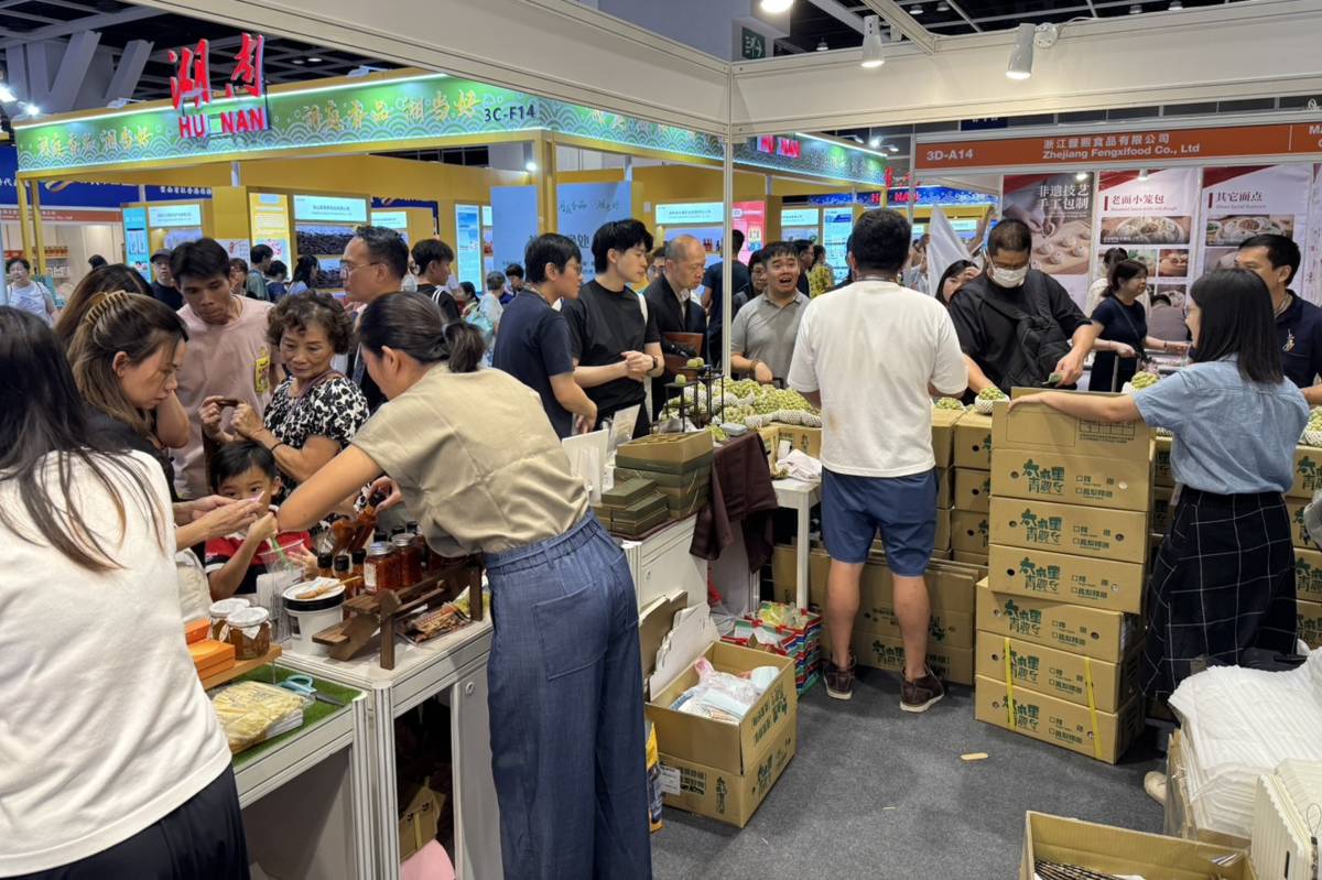 這次集結臺東特色釋迦、紅烏龍茶等代表性農產，並邀集零食、糕點、手工辣醬、蜂蜜等在地知名品牌參展，展現臺東農業加工與品牌創新兼具的多元風貌。