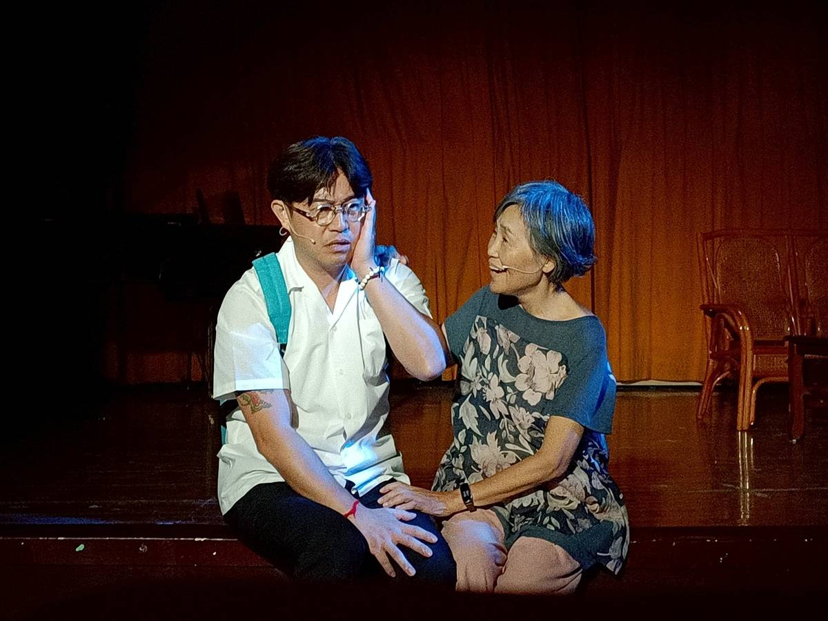 教育局再度與果陀劇場攜手合作，邀請素人長者演出原創劇《我的阿嬤星》 (新北教育局提供)