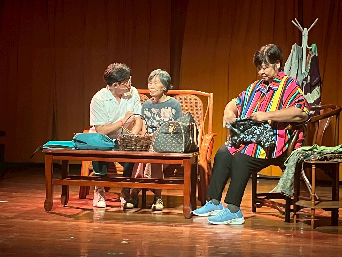 「阿嬤很幸福，你也要幸福，這樣阿嬤才會放心。」一句簡單的話語，道出長輩的對晚輩的愛與關懷 (新北教育局提供)