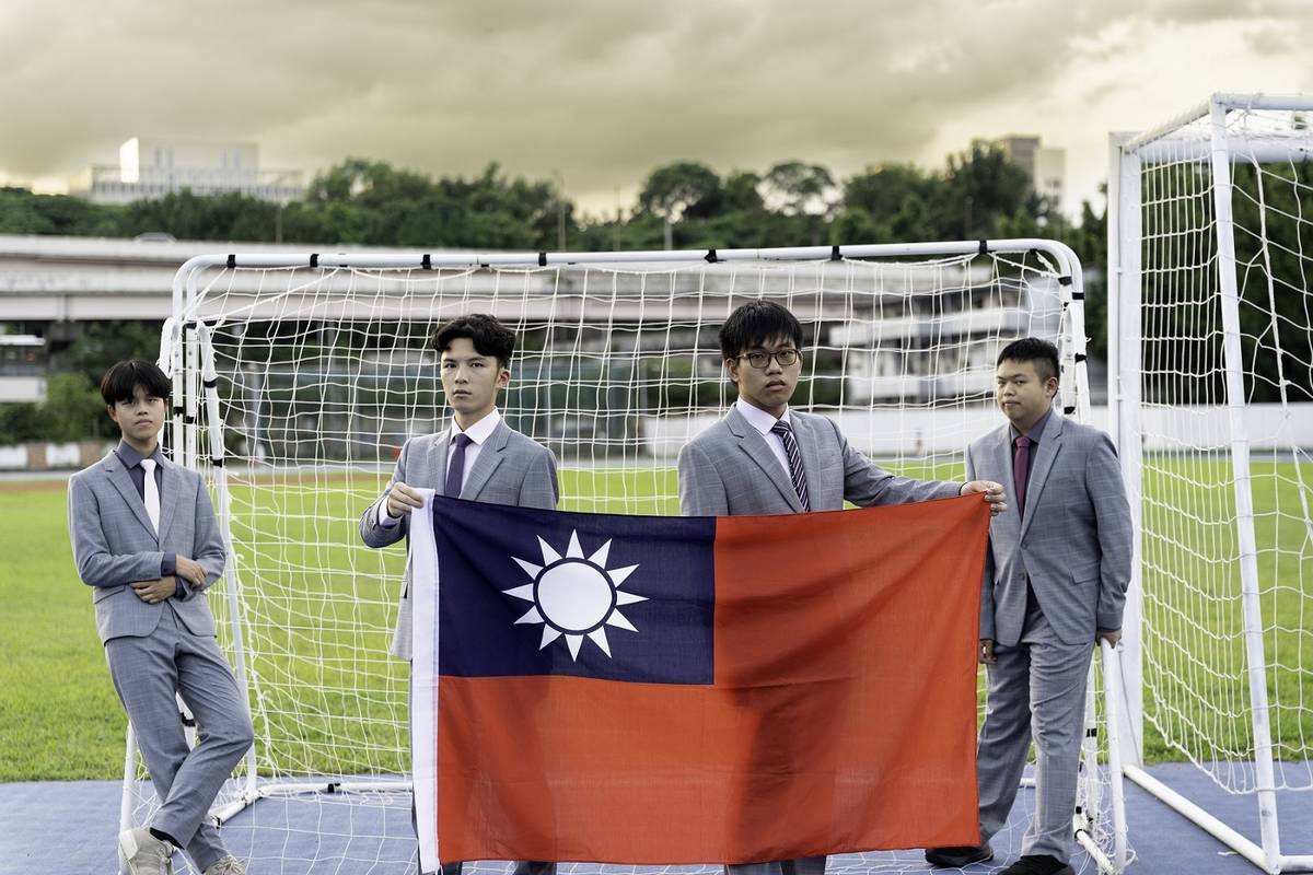 我國參加2025年第18屆國際地球科學奧林匹亞競賽4位代表選手，左起姚亦耕、莊定祐、包程宥、何海銘 (教育部提供)