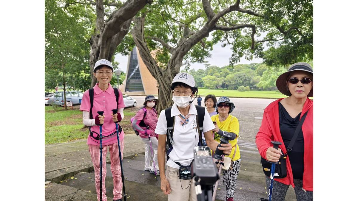 秘書長楊正華(中)表示，堅持與毅力啟發永不退休的健康生活