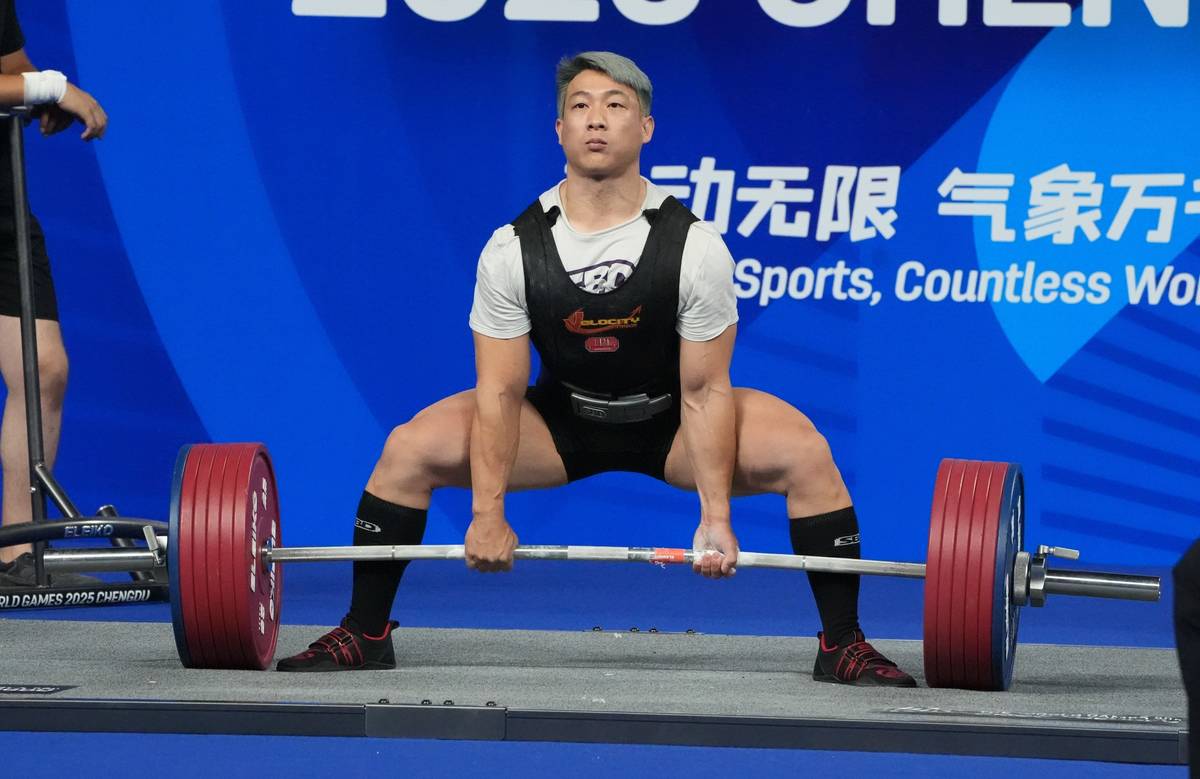 2025成都世運健力男子裝備中量級江凱傑選手在硬舉項目發揮出色