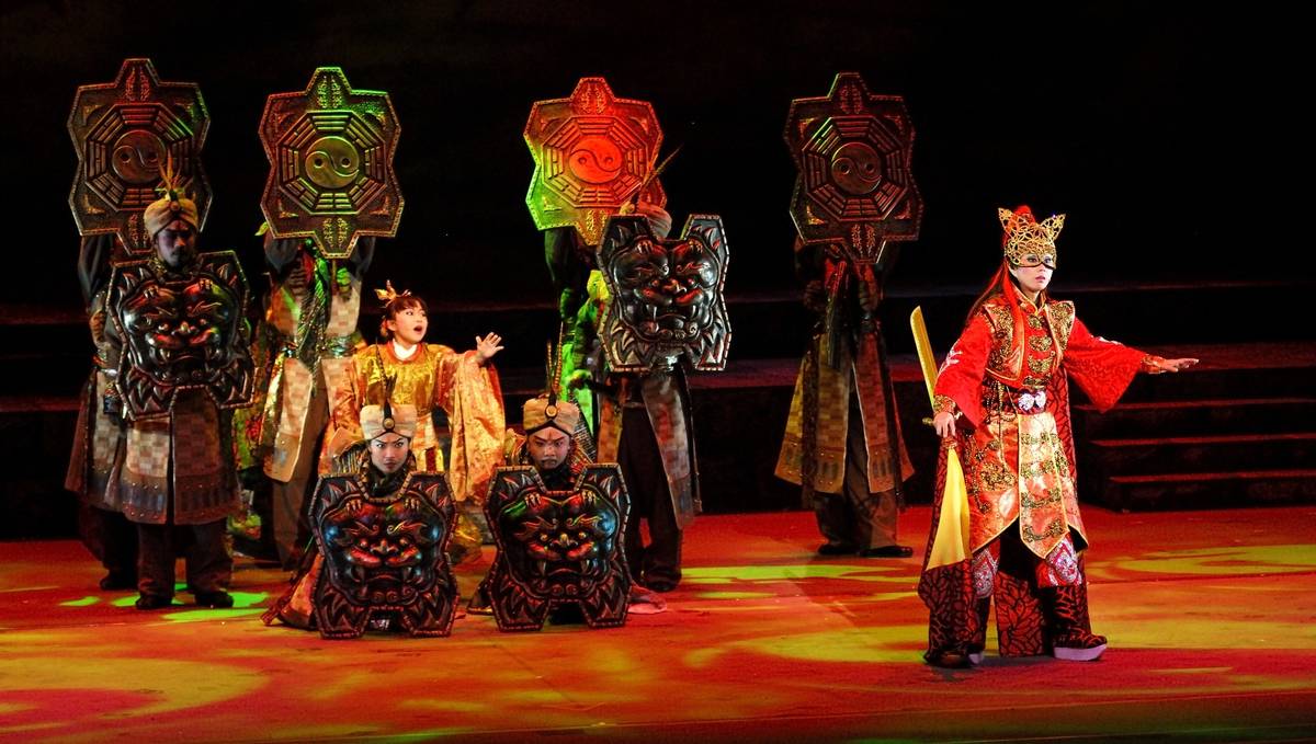 明華園戲劇總團睽違10年再度重返金門演出，神秘的《貓神》將在周六現蹤，邀請鄉親一探貓神的真面目。（明華園戲劇總團提供）