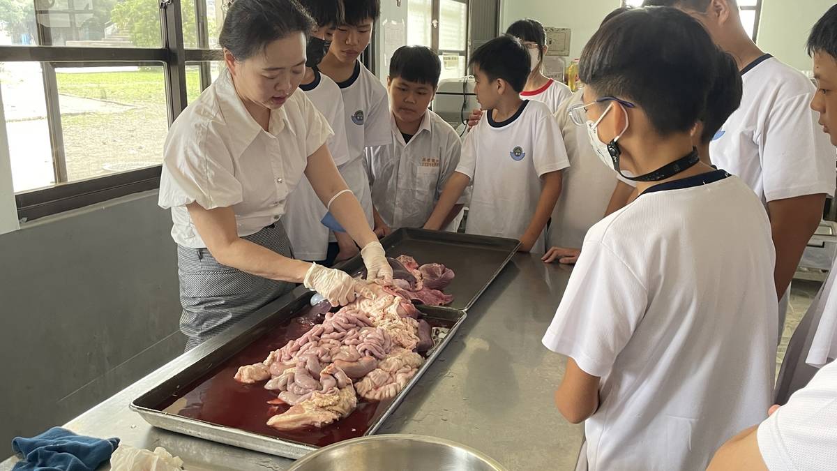 余畇緗主任教學照