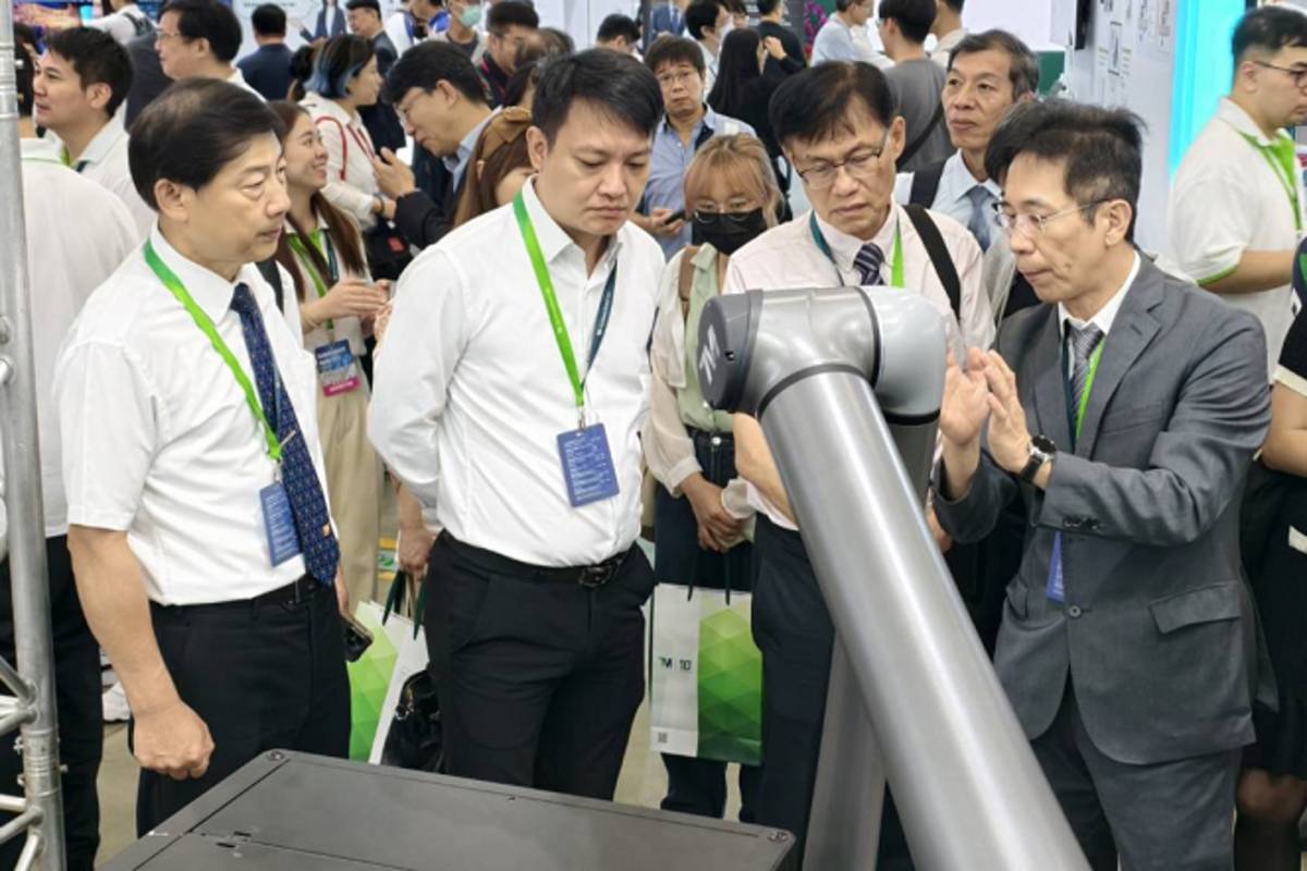 營運長講解達明協作型機器人最新技術應用