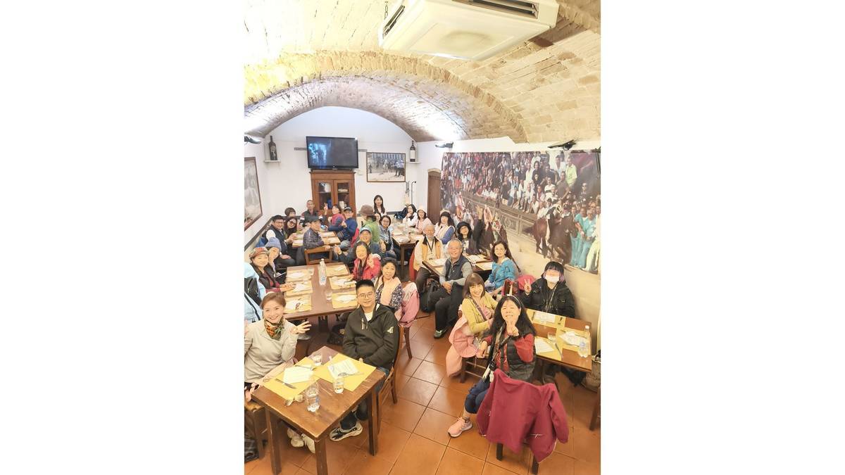 義大利西恩纳Siena-田野廣場旁的義式餐廳用餐
