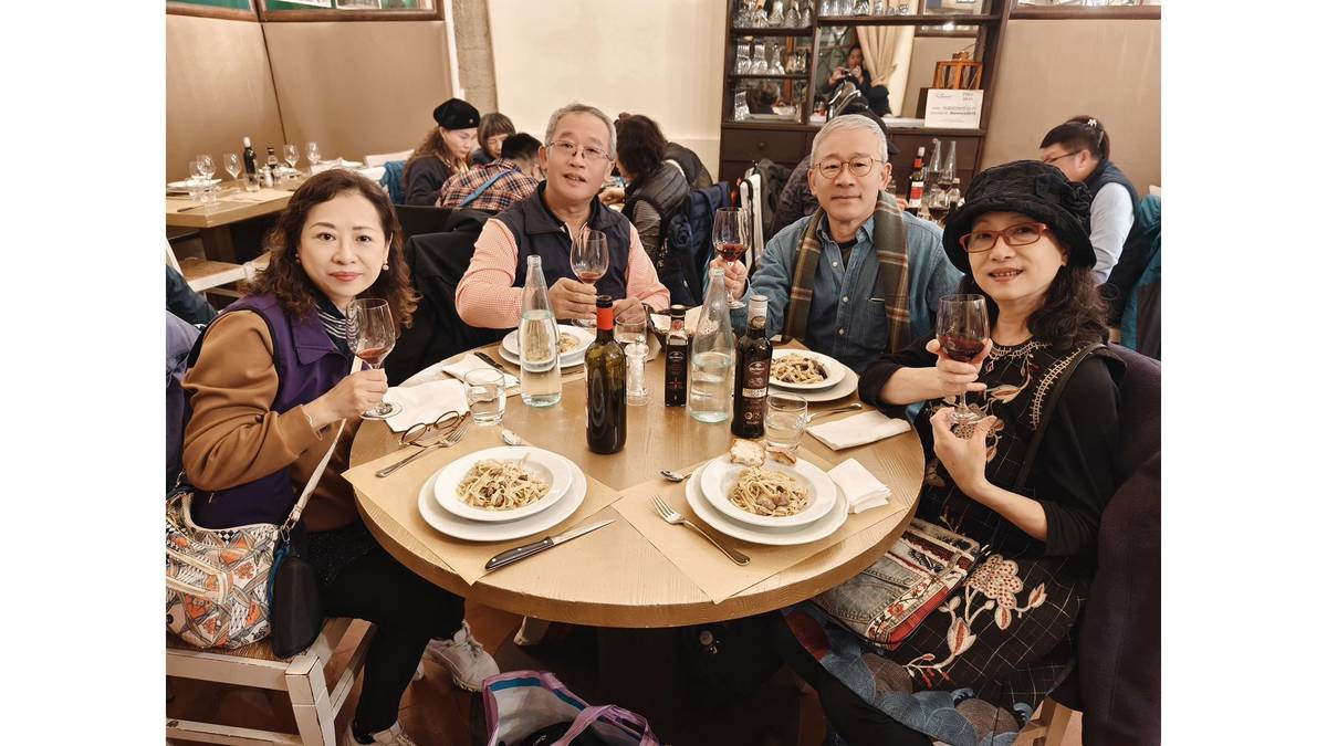 和廣聯誼會成員與友人攝於義大利
