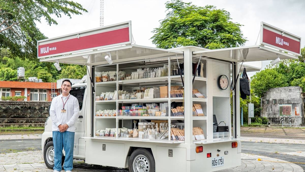 日式生活品牌公共關係室 黃婧芸室長及營業企劃專員 駕駛行動車 的黃稚泓到教育電臺分享在台東三年的生活感受以及職場經驗。