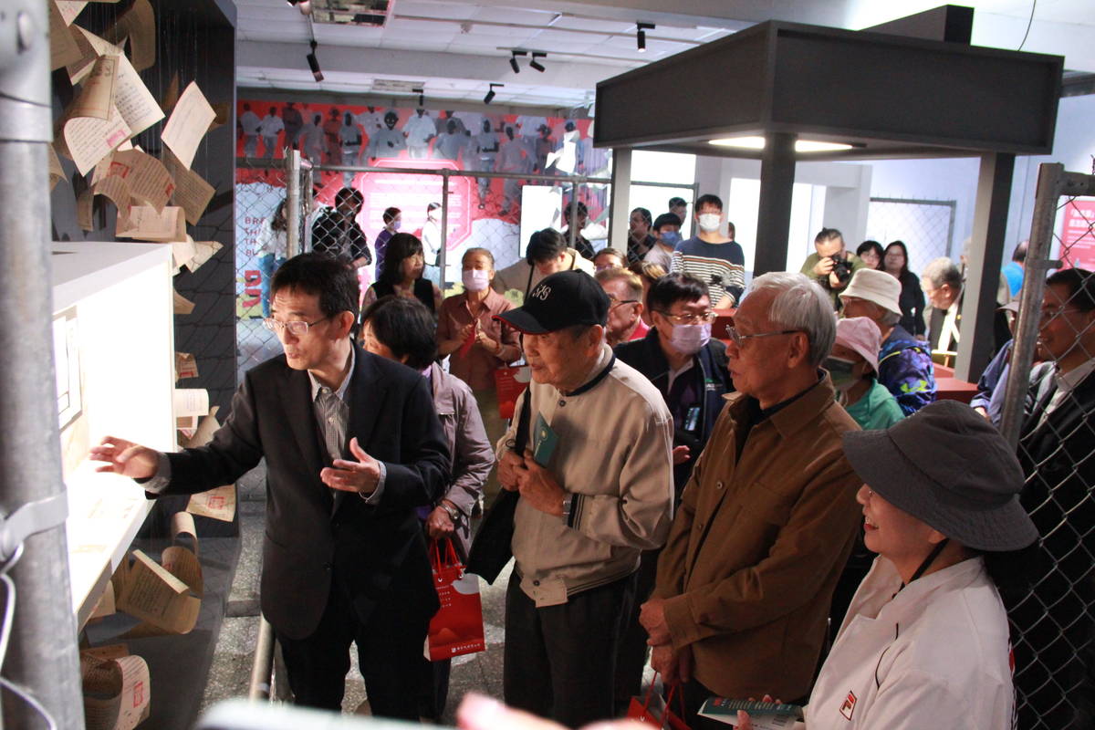 2024年的《突破封鎖線_戰後黑名單特展》開幕活動上，策展人薛化元向觀眾介紹黑名單的制度與運作方式