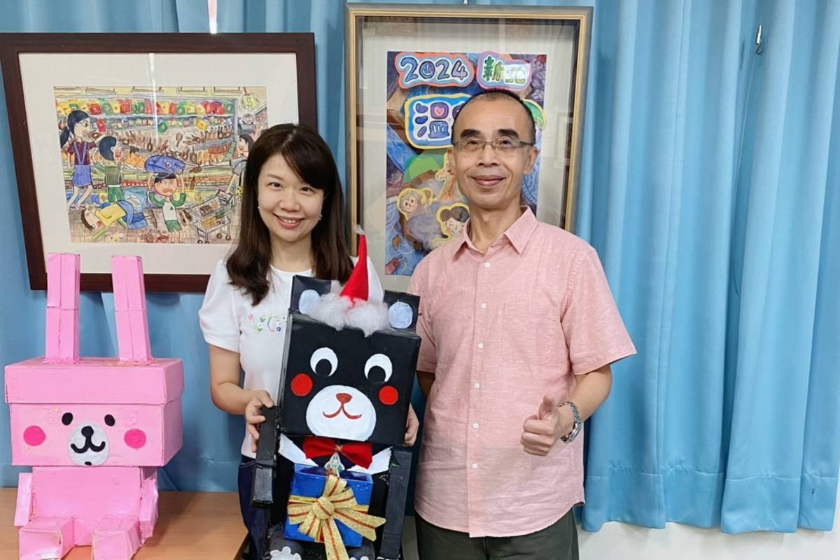 十四年的教學生涯，林涵容老師(左)用藝術陪伴孩子成長，也用熱情點亮教育現場，李後榮校長(右)也表示，學校積極推動情緒教育，並透過藝術教育引導學生在合作中學習，提升孩子們的專注力與創造力。(記者蘇瑞雯拍攝)