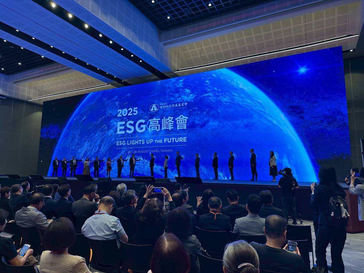 來自世界各國的與會貴賓一同為2025 ESG高峰會揭開序幕。