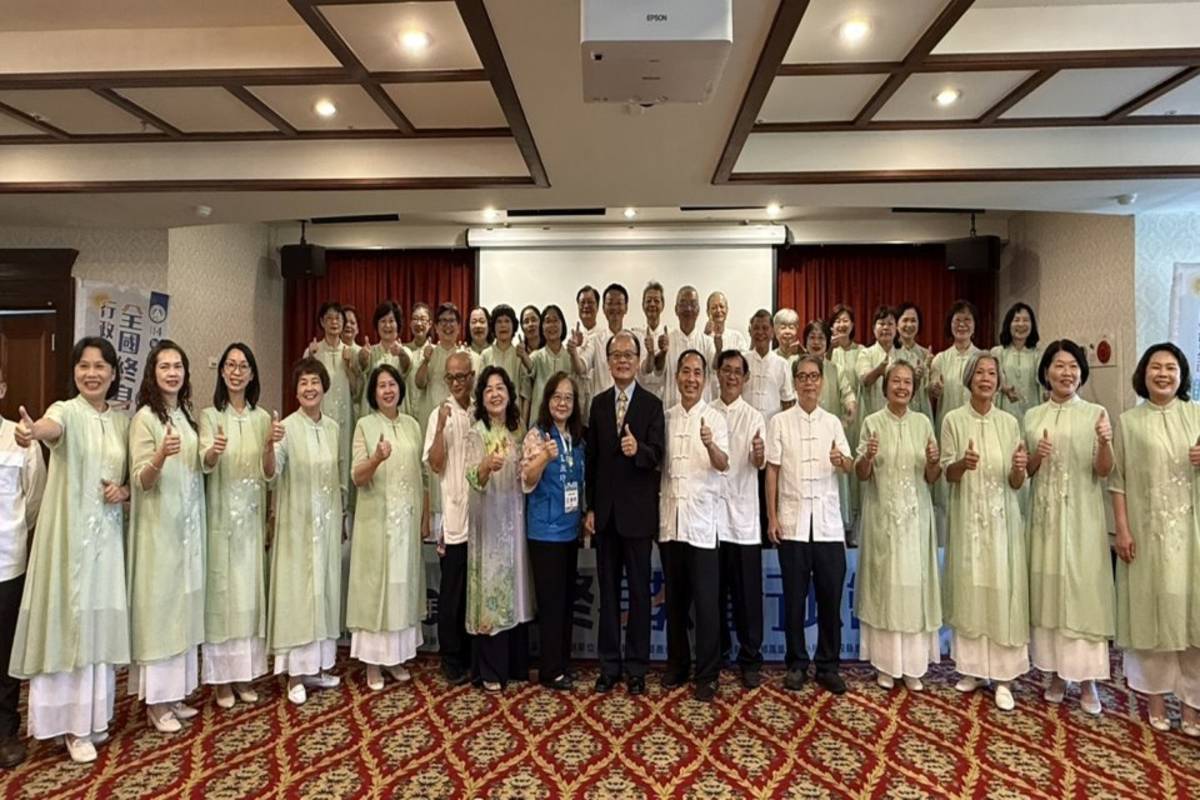 為全國終身學習教育行政會議揭開序幕的濁水溪社區大學合唱團