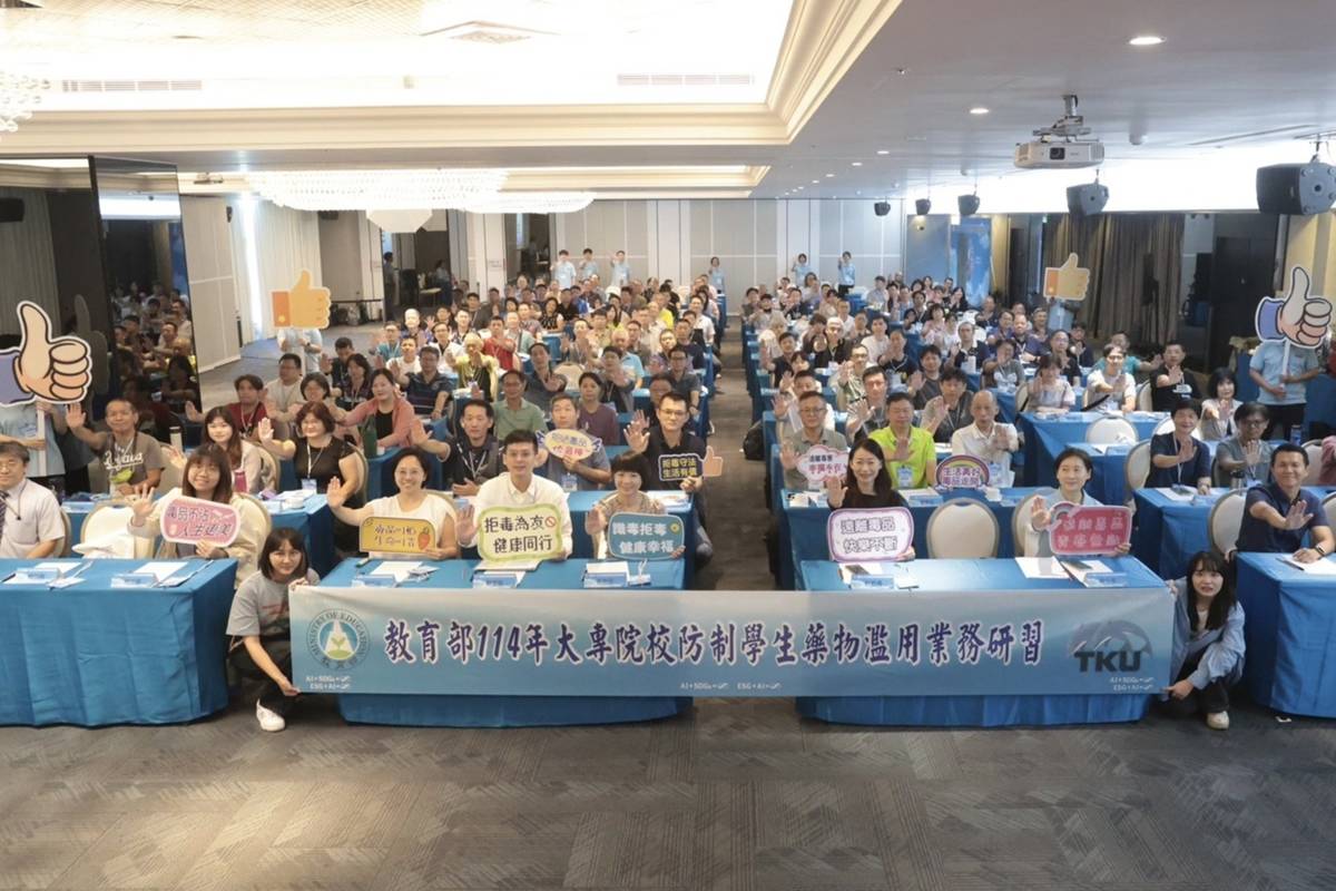 學務特教司許嘉倩副司長、校安科張惠雯科長惠雯及參加研習人員合影.jpg